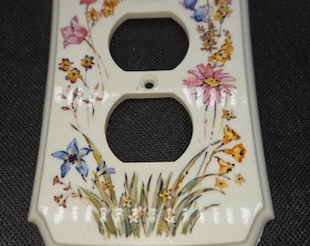 Vintage American Tack & Howe Co Plastic Floral Double Outlet Cover