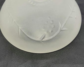 Vintage Frosted Glass Light Shade: Vine & Grapes 3D Design, 5 3/4&quot; Fitter