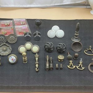 Lot Of 39  Vintage Brass Door/ Cabinet/ Drawer Knob Clear Glass Sizes Vary
