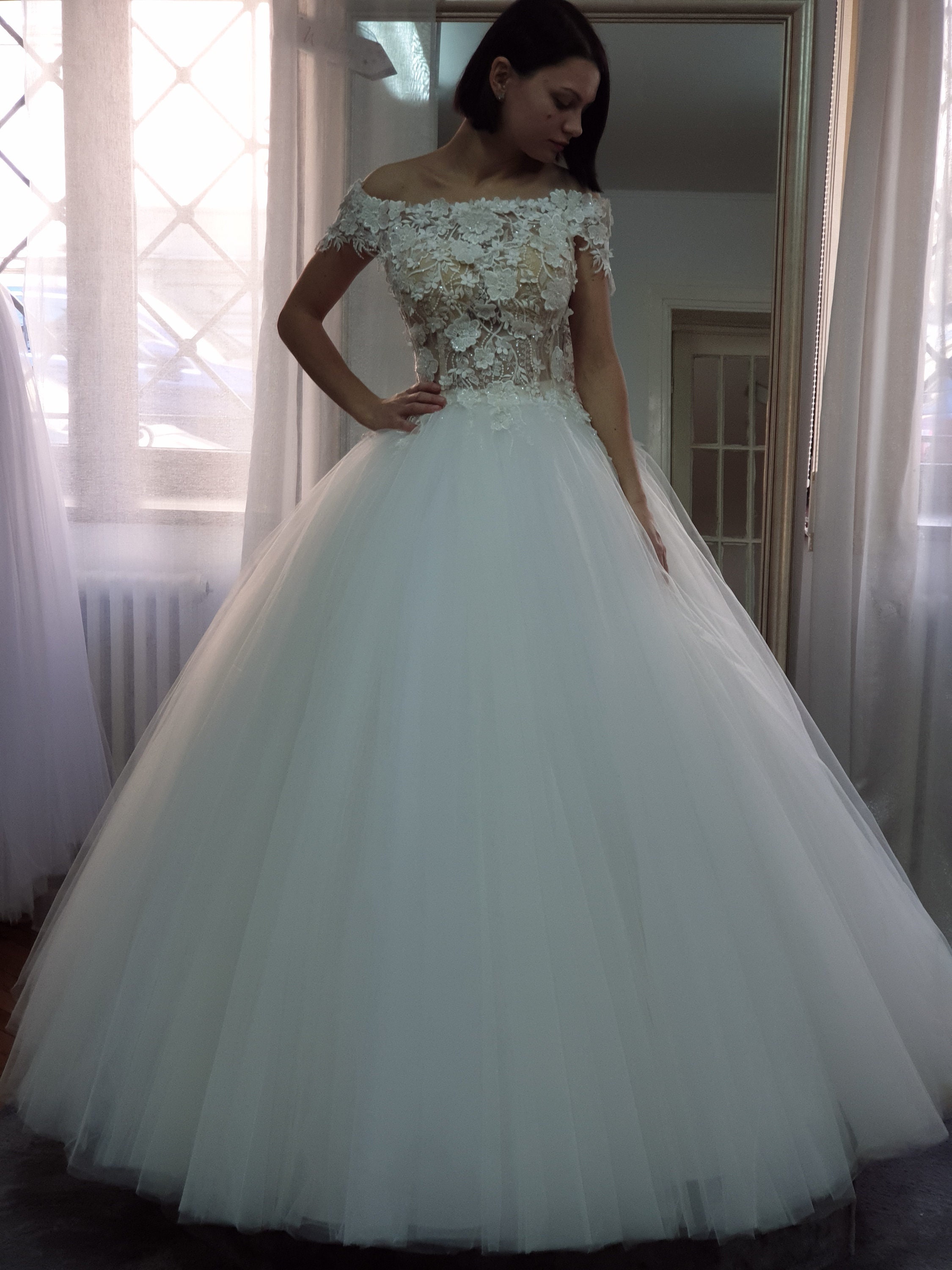 Off Shoulder Satin Bridal Ball Gown 2019 Simple Long Sleeve Wedding Gown  For Plus Size African Girls With Long Sleeves And A Line Silhouette From  E_cigarette2019, $99.44 | DHgate.Com