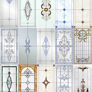 Op de afbeelding: Assortiment van 15 glas-in-lood raamontwerpen. De ontwerpen bevatten verschillende geometrische patronen, bloemmotieven en abstracte vormen. De ontwerpen zijn in tinten blauw, groen, bruin en wit.