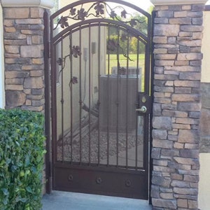 Modern Fence & Arch Leaves Metal Side Walk Gate | Custom Fabrication Metal Back Yard Gate | Made In Canada – Model # 027E