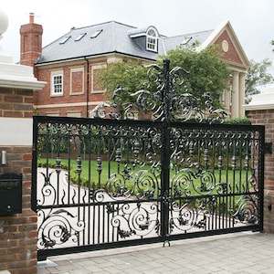 Venus Wrought iron gates – Dual Swing Driveway Gate | Classic Fence Design Entry Gate | Made in Canada – Model # 151E