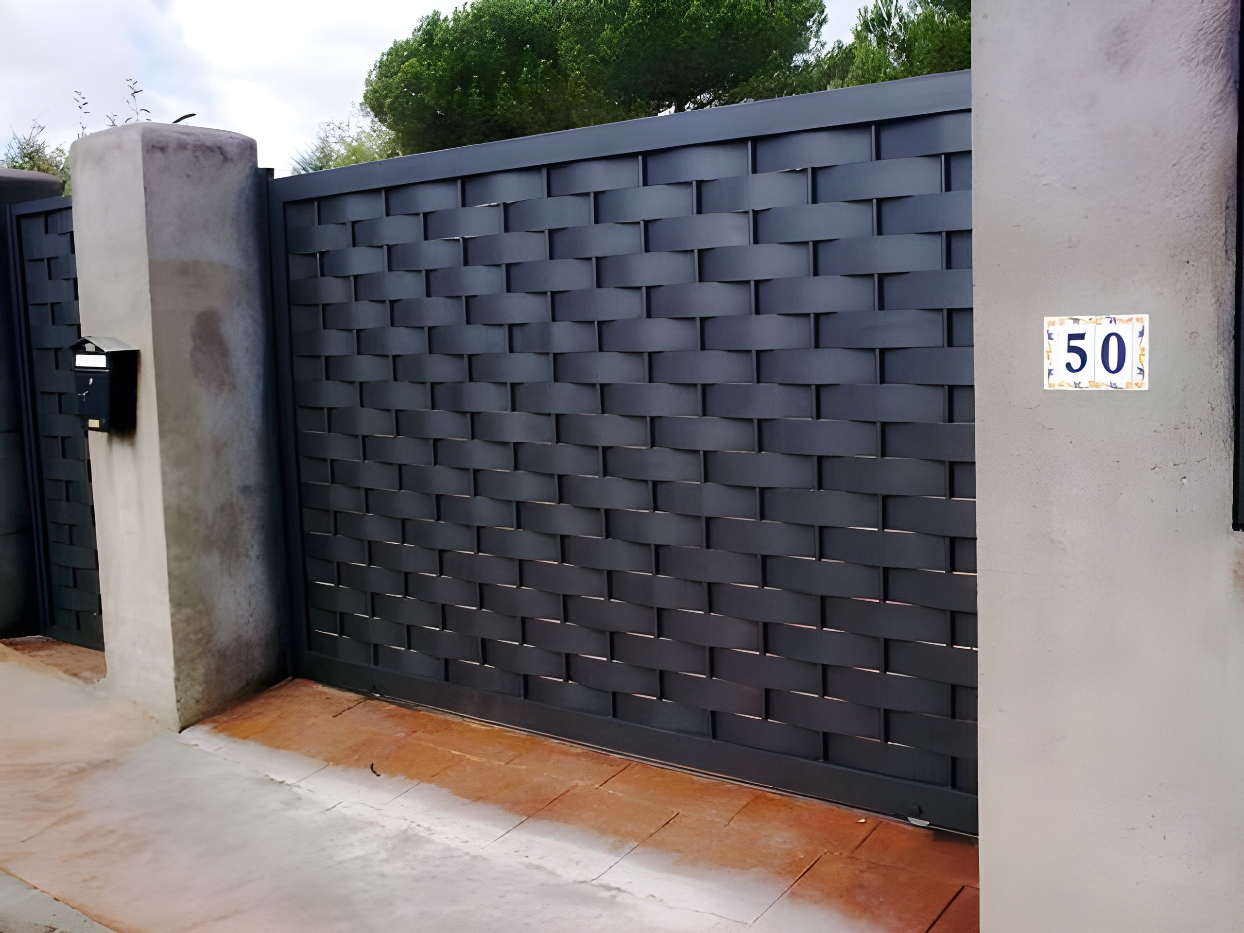 Heavy Duty Overlap Pattern Driveway Gate | Dual Swing Block Metal Entry Gate | Made in Canada – Model # 118E