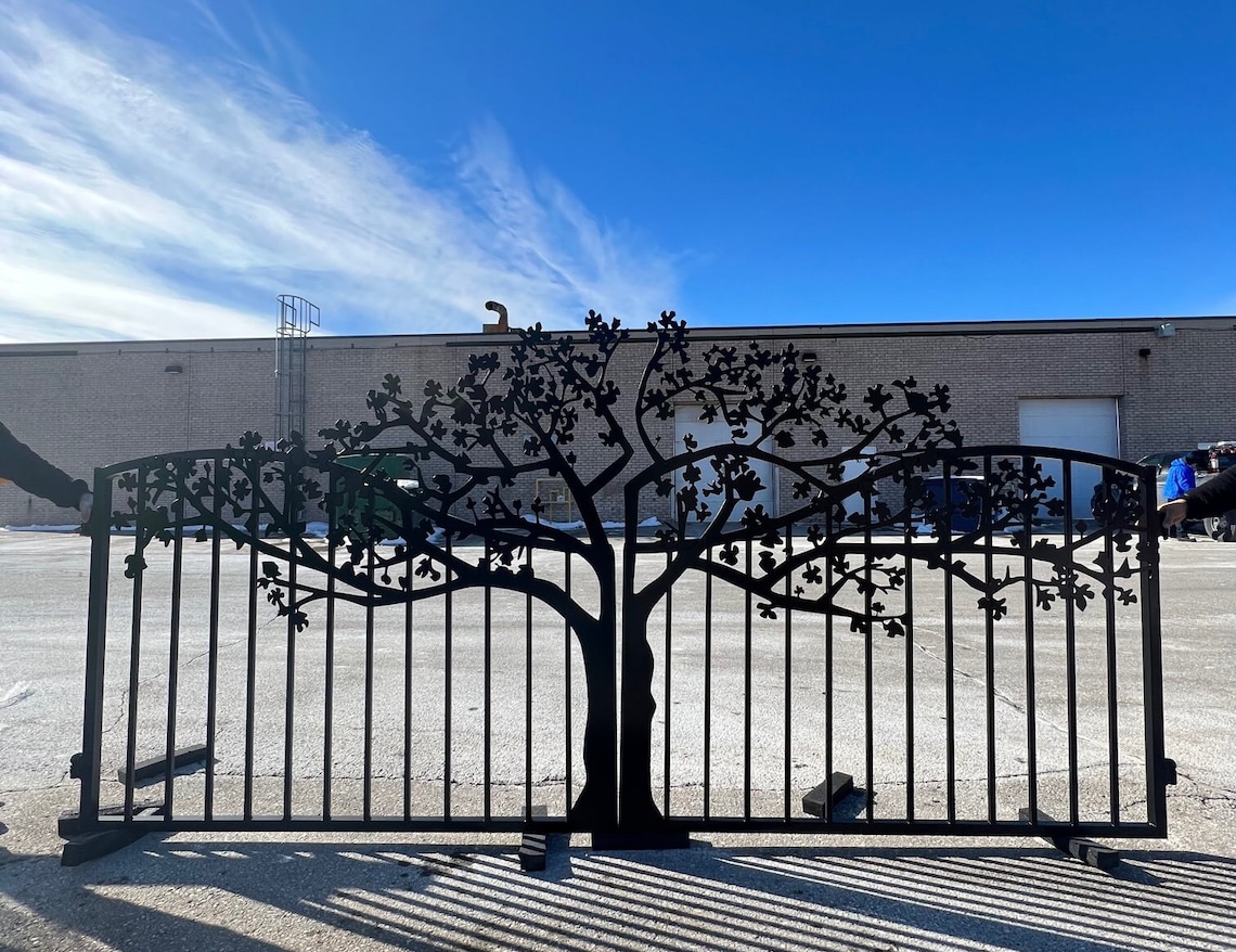 Oak Tree Cut-out Driveway Gate Custom Fabricated Dual Swing Entrance ...