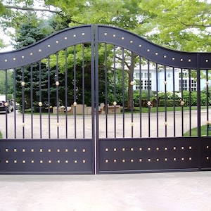 Modern Custom Fabricated Driveway Gate | Golden Square Pattern Entrance Gate | Made in Canada– Model # 107E