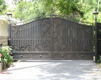 Artistic Design Block Steel Driveway Gate | Modern Metal Heavy Duty Entrance Gate | Made in Canada – Model # 122E