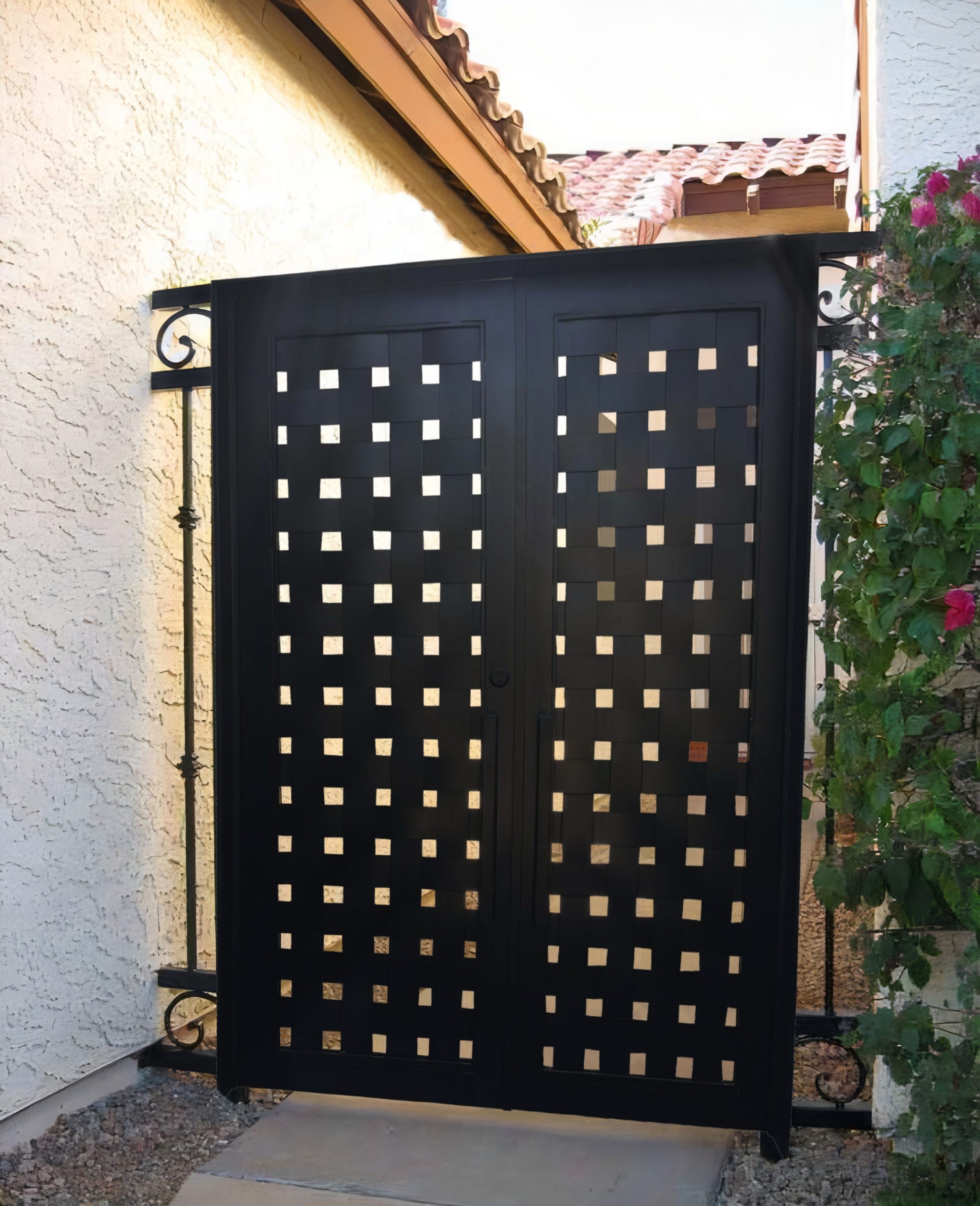 Square Box Design Metal Garden Gate Modern Block Design