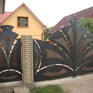 Stylish Laser Cut Entry Gate | Custom Fabrication Metal Driveway Gate | Made in Canada – Model # 113E