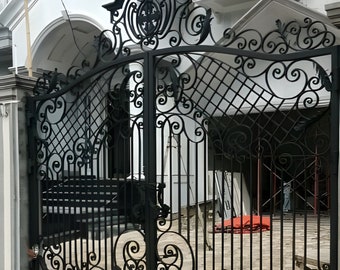 Royal Majestic Geometric Design Driveway Gate| Modern Metal Art Spiral Vintage Entry Gate | Made in Canada – Model # 136E