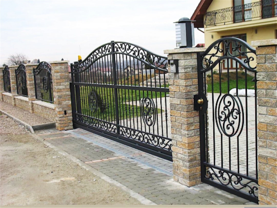 Modern Ornamental Metal Driveway Gate Classic Simple Design Heavy Duty