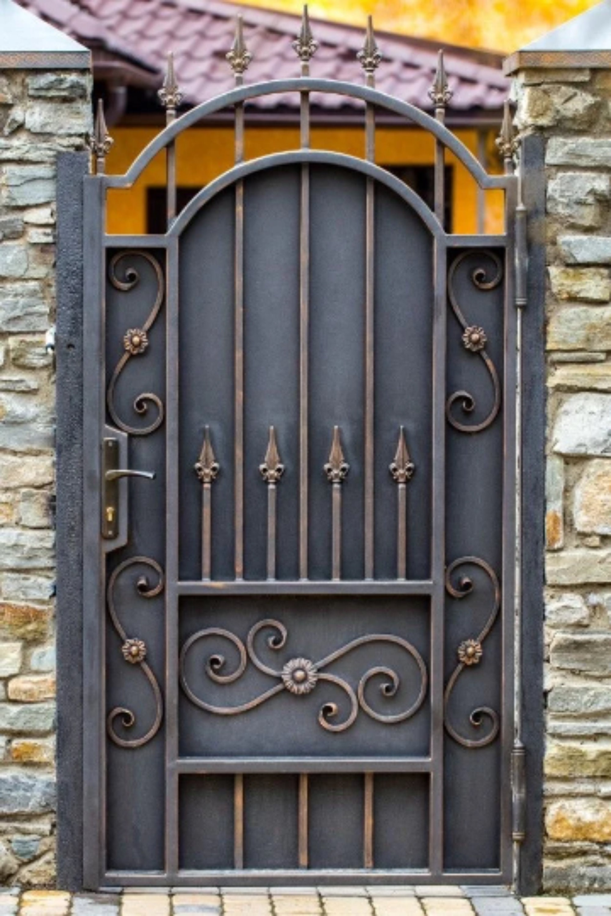 Sturdy Metal Construction Iron Fence Yard Gate Custom Fabrication