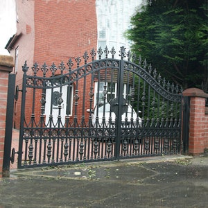 Gorgeous Visual Art Design Metal Driveway Gate | Custom Huge Heavy Duty Metal Entrance Gate | Made in Canada– Model # 186E