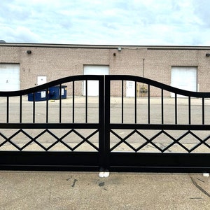 Classical Design Driveway Gate | Custom Fabrication | Heavy Duty Metal Entrance Gate | Made In Canada – Model # 704E