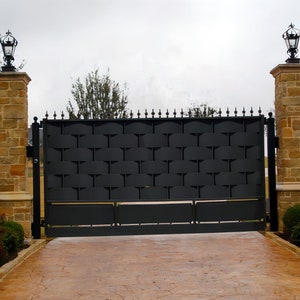 Unique Crisscross Border Design Metal Entry Gate | Custom Solid Metal Heavy Duty Drive Way Gate | Made in Canada – Model # 156E