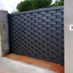 Heavy Duty Overlap Pattern Driveway Gate | Dual Swing Metal Entry Gate | Made in Canada – Model # 118E