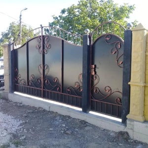 Gorgeous Artistic Steel Driveway Gate | Vintage Spiral Entrance Gate – Model # 703E