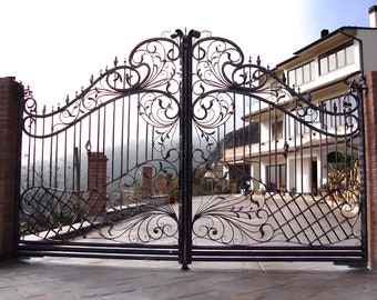 Royal Metal Entrance Gate | Majestic Driveway Gate | Abstract Design | Made in Canada – Model # 080E