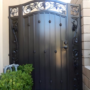 Classic Design Metal Back Yard Gate | Solid Steel Construction Metal Garden Gate | Made in Canada – Model # 258E