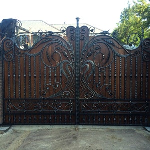 Royal Luxurious Victorian Style Steel Driveway Gate | c/w Pressure Treated Stained Wood- Metal Entrance Gate | Made in Canada – Model # 866E