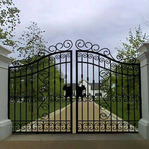 Dual Swing Modern Metal Art Driveway Gate | Custom Fabrication Heavy Duty Metal Entry Gate| Made in Canada – Model # 189E