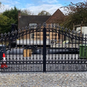 Hambledon Wrought iron gates – Dual Swing Driveway Gate | Classic Fence Design Entry Gate | Made in Canada – Model # 062E