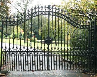 Hambledon Wrought iron gates – Dual Swing Driveway Gate | Classic Fence Design Entry Gate | Made in Canada – Model # 483E