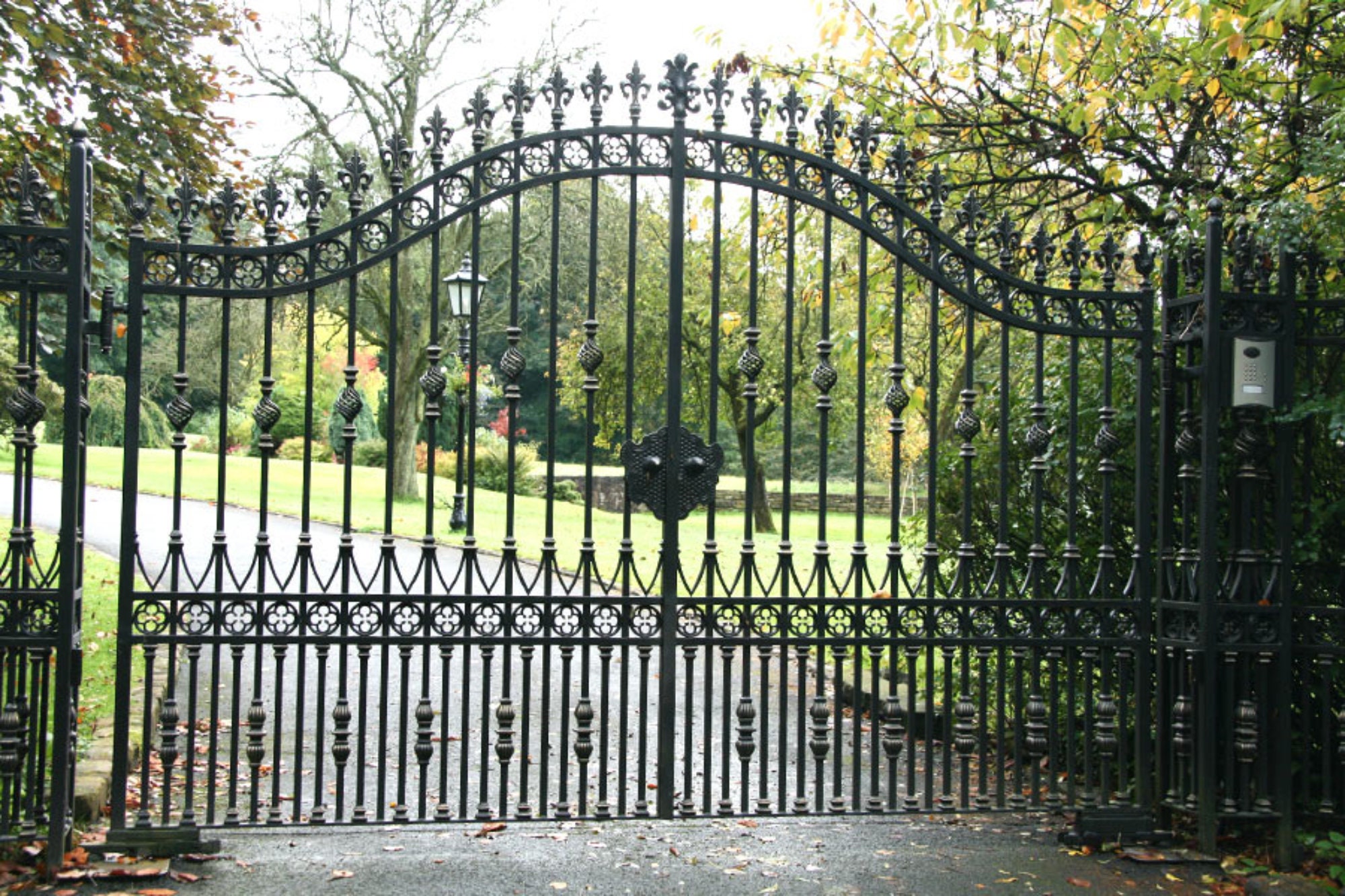 Hambledon Wrought iron gates – Dual Swing Driveway Gate | Classic Fence Design Entry Gate | Made in Canada – Model # 483E