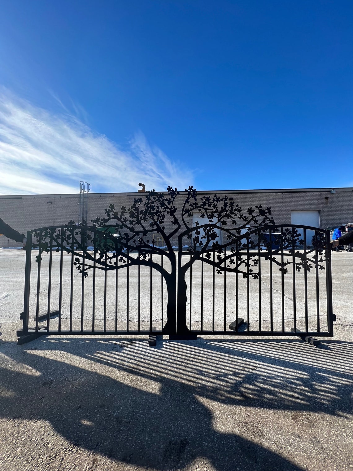 Oak Tree Cut-out Driveway Gate Custom Fabricated Dual Swing Entrance ...