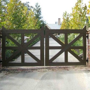 Gorgeous & Simple Metal Driveway Gate | Heavy Duty Entrance Gate| Made in Canada– Model # 861E
