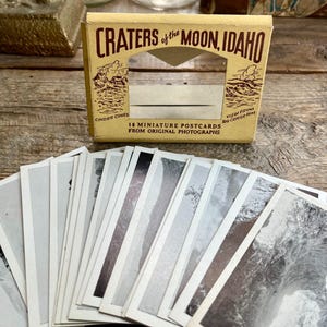 "Crateri della Luna, Idaho" d'epoca: 18 cartoline in miniatura da fotografie originali; Monumento Nazionale, Riserva Naturale in Idaho; probabilmente anni '40.