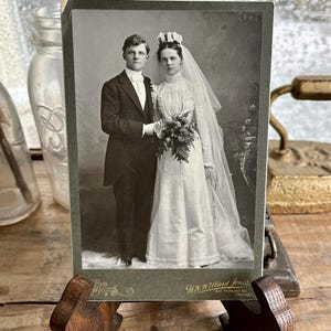 Originele antieke fotokastkaart uit 1899 Gustaf & Clara Olson uit Chicago (Illinois); Zweedse immigranten, trouwfoto IL; Logan Square