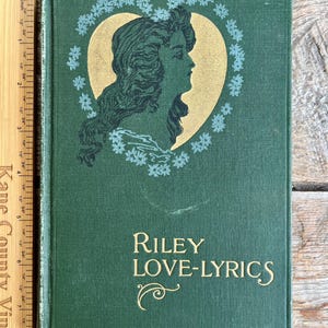 Poezja Jamesa Whitcomba Rileya, plus zdjęcia Williama B. Dyera = połączenie stworzone w niebie! Oryginalny ilustrowany antyk (1905) „Riley Love-Lyrics”