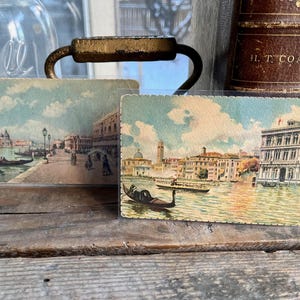 Conjunto de dois raros cartões postais italianos originais dos anos 1910/20 de Alberto Traldi de Milão; vistas de Veneza, Grande Canal, Palazzo Vendramin, Il Molo