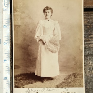 Antyczna (1894) karta gabinetowa autorstwa George'a F. Riela, Chicago; ładna nastolatka, Selma Olson; West Loop; młoda Szwedka; odcisk Eastlake