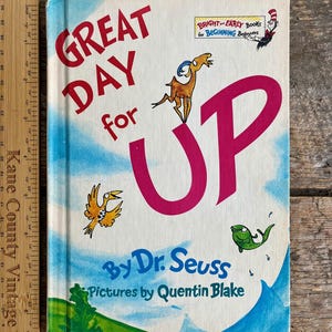 Erschwingliche vintage (1974) Hardcover Book Club Edition „Great Day for Up“ von Dr. Seuss; VG+ Exemplar; perfekt für beginnende / frühe Leser; Blake