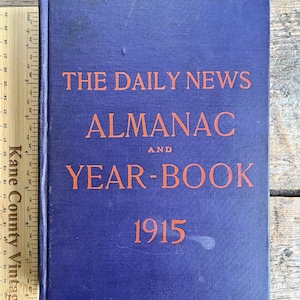 Intéressant livre ancien de l'époque de la Première Guerre mondiale « The Daily News Almanach and Year-Book 1915 » par James Langland ; informations sur la guerre, statistiques, gouvernement, publicités à Chicago !