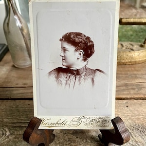 Original antikes c. 1898 Fotoschrankkarte Annie Lundquist of Chicago, IL; im Teenageralter geborene Tochter schwedischer Einwanderer; Buckstadt