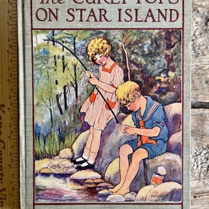Antiquité (1924) illustré d'un livre pour enfants « The Curlytops On Star Island » par Howard R. Garis ; ou « Camping avec grand-père » ; Julia Greene
