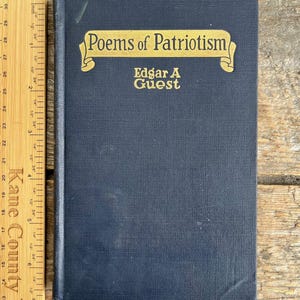 Patriotyczny antyk z 1922 r., tomik poezji autorstwa Edgara A. Guetta, „Wiersze patriotyzmu” dedykowany żołnierzom Amerykańskiego Legionu; I wojna światowa tam