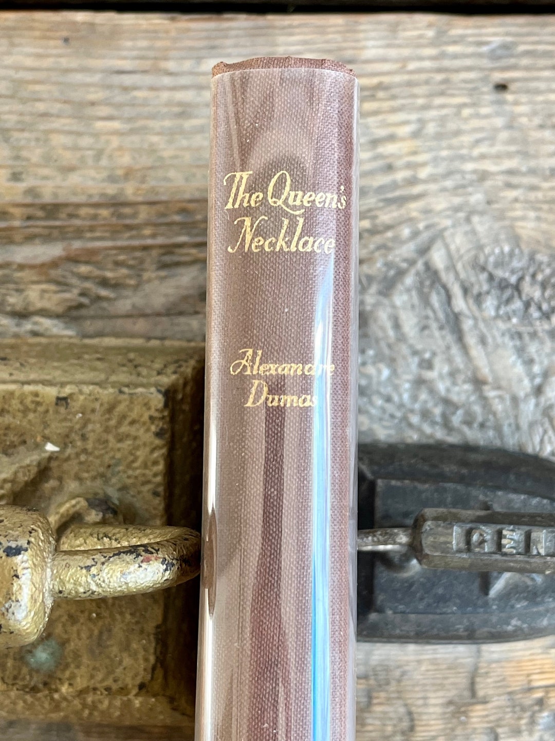 clean-vintage-1930s-printing-of-the-queen-s-necklace-by-alexandre