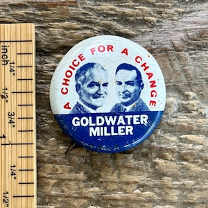 Vintage reproductie politieke speld 1964 verkiezing Barry Goldwater, William Miller, Republikeinse partij (gemaakt in 1972) presidentskandidaten; 1,2&quot;