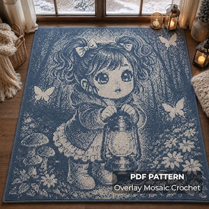 Puede incluir: Una alfombra rectangular con un patrón de ganchillo de mosaico azul y blanco de un niño con coletas sosteniendo una linterna, rodeado de mariposas y flores. El texto PDF PATTERN Overlay Mosaic Crochet está impreso en la esquina inferior derecha.