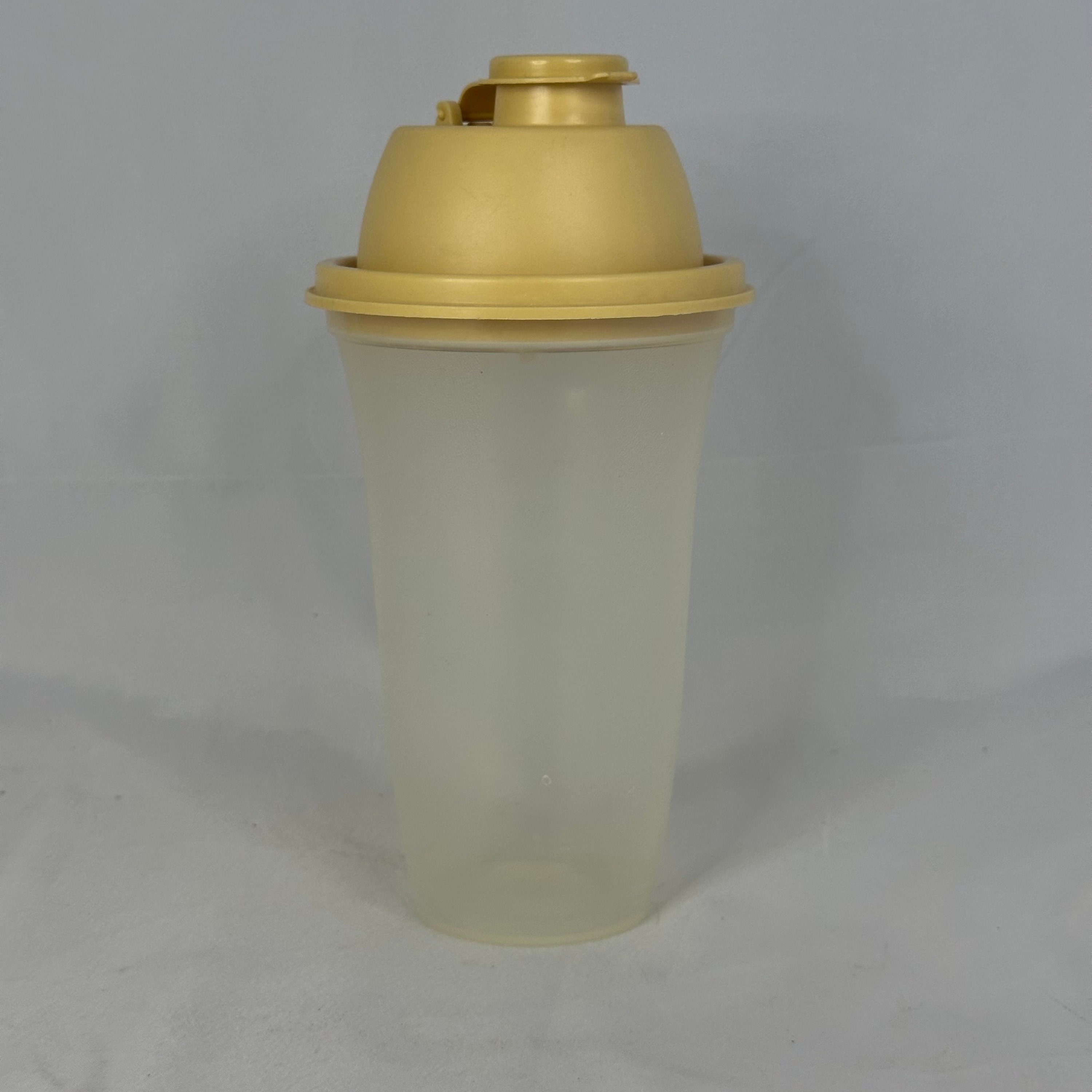 Vintage Tupperware Yellow Shaker Cup #844-4 Flip Top Lid & Insert Gravy  Dressing