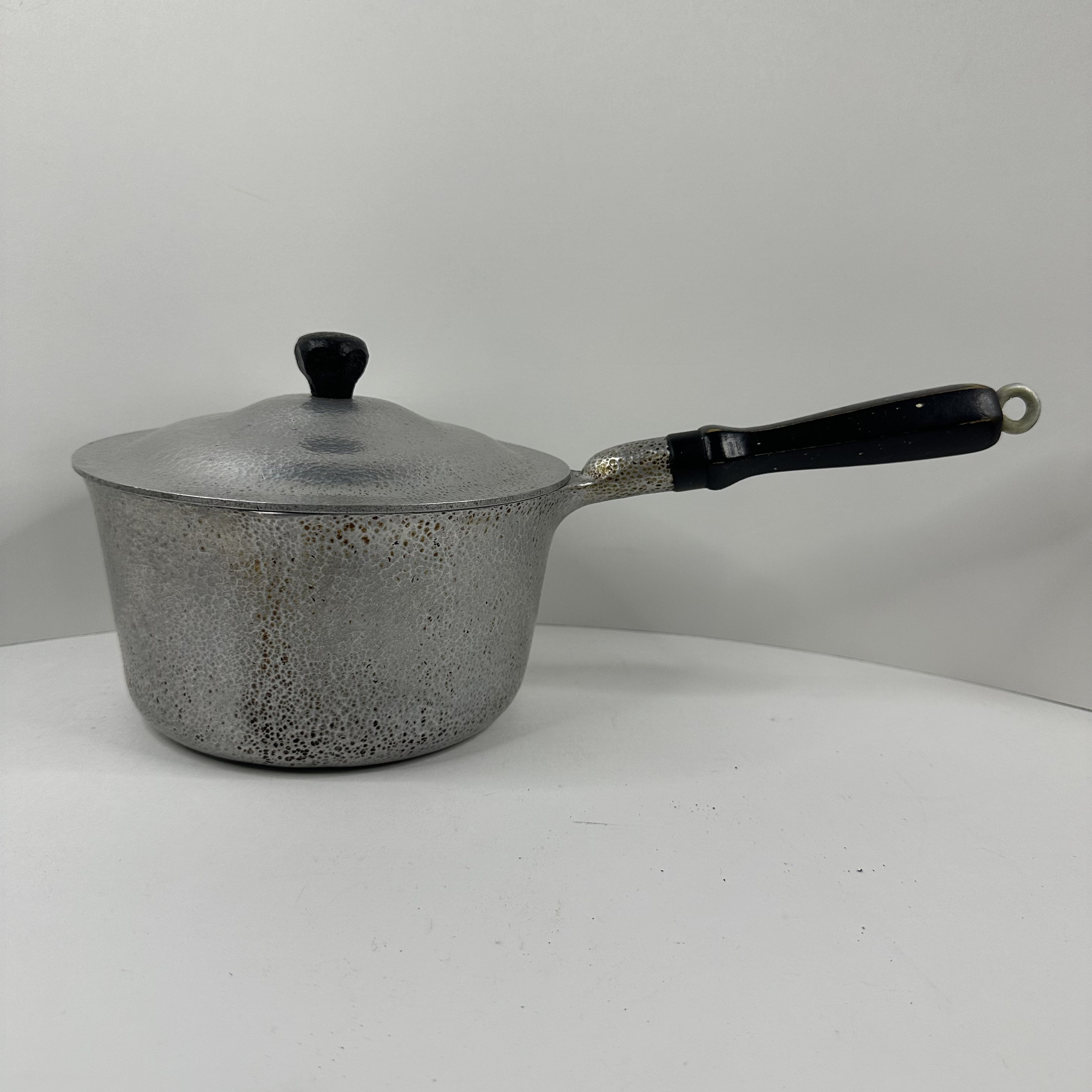 Vintage 4-1/2 Quart Club Aluminum Hammered Pot with Bail