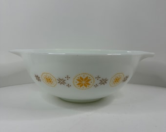 Pyrex Town and Country White Cenicienta 4 Quart Mixing Bowl #444, Vintage 1960s