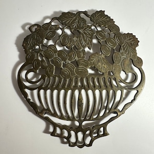 Vintage 8&quot; Plated Cast Metal Grape Vine Trivet Decorative Art Wall Hang Kitchen