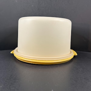 Tupperware Cake Taker, Carrier, Holder Harvest Gold #683, 684 Vintage 1970s