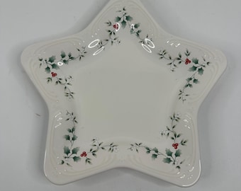 Pfaltzgraff WINTERBERRY 10&quot; Star Plate, Christmas Holiday Dinnerware Serving USA