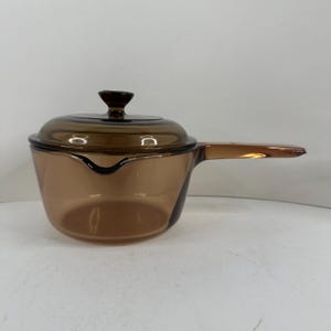 Vision Corning USA Amber V-1-B Sauce Pan Pour Spout w/ Pyrex Lid Vintage 1980s